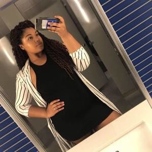 Meet your Posher, Alexis